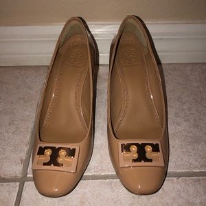 Tory Burch Nude Shiny Wedges
